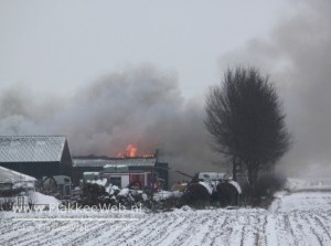 Grote brand bij mesthandelbedrijf (met video)