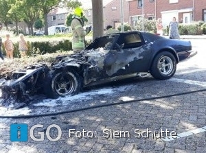 Chevrolet Corvette brandt uit in Stellendam