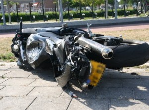 Motorrijder zwaar gewond na ongeval (video)
