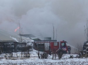Grote brand bij mesthandelbedrijf (met video)