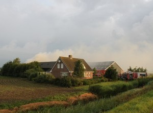 Grote brand in loods West Havendijk Dirksland (video)