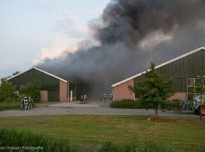 Grote brand in loods West Havendijk Dirksland (video)