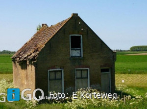 Huisje ingestort aan Oud Kraaijerdijk te Sommelsdijk