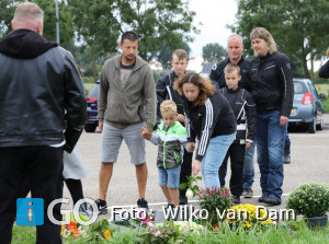 Gedenkplaatje bij carpool Schaapsweg omgekomen motoragent Arno de Korte