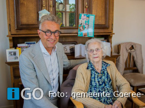 Wethouder bezoekt 101-jarige mevrouw Verhage-Moerkerk