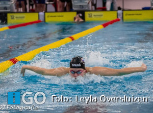 Leyla Oversluizen wint zilver op NK zwemmen