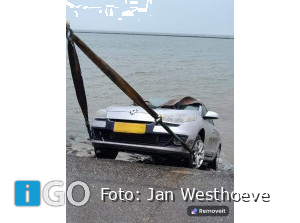 Auto te water Brouwersdam Ouddorp