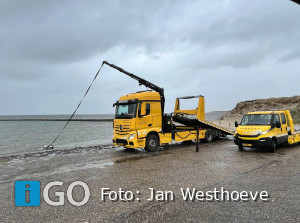 Auto te water Brouwersdam Ouddorp