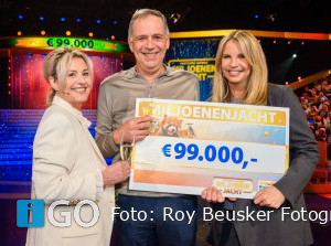 Adri uit Middelharnis wint 99.000 euro in finale Postcode Loterij Miljoenenjacht