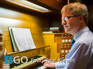 Paul Kieviet concerteert kerk Middelharnis -thema Het kerkelijk jaar