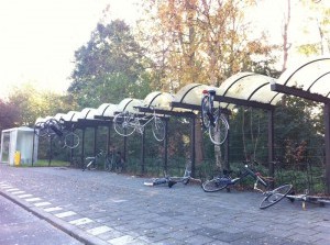 Vandalisme fietsenstalling bushalte Middelharnis