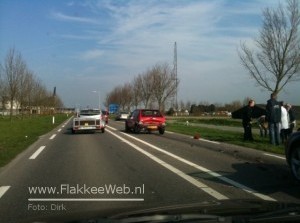 Ongeval N215 Sommelsdijk met drie voertuigen