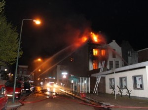 [update] Tweemaal grote uitslaande brand in woonhuis Sommelsdijk