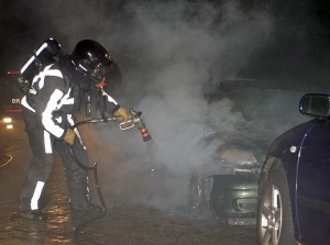 Auto brandt uit Joos Jansestraat Sommelsdijk