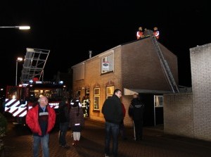 Schoorsteen in brand Binnenweg Melissant