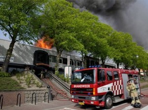 [update] Zeer grote brand schoenenwinkel D'n Diek Middelharnis - video