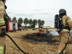 Terreinbuggy in brand Lieve Vrouwepoldersedijk Stad aan 't Haringvliet