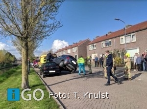 Auto's (letterlijk) op elkaar Groene Zoom Sommelsdijk